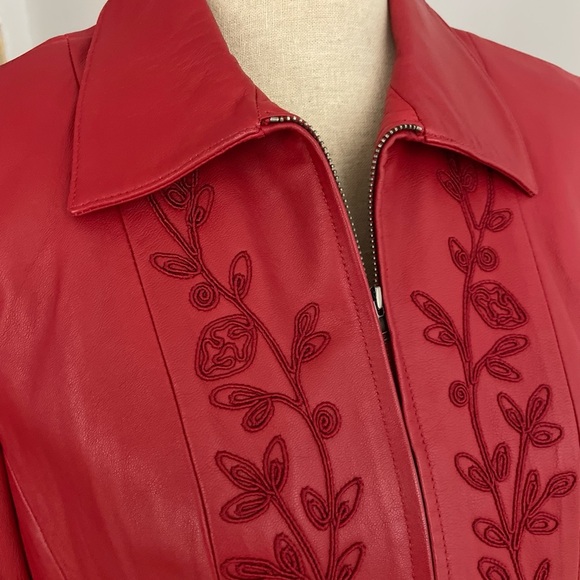 Jones New York Leather Jacket Embroidered Floral Size 8 Red Zip Lined Pockets - Picture 2 of 13